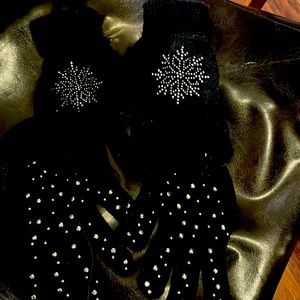 Women’s mittens snowflakes and just some studs .